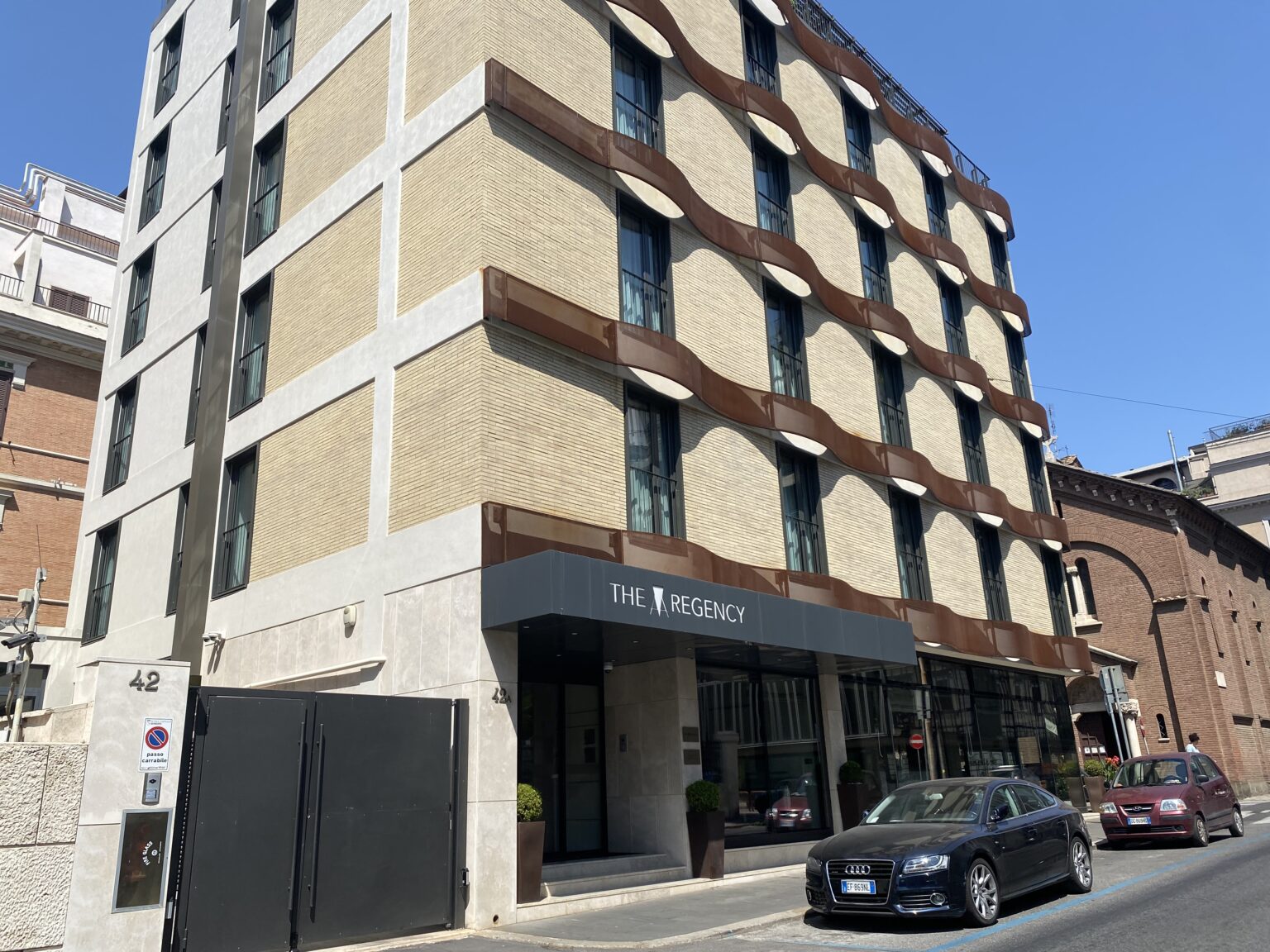 The Rengency Rome Logo ローマの素敵な洗礼を受ける!「The Regency, Rome, a Tribute Portfolio Hotel」(チタン会員)に泊まっ ...