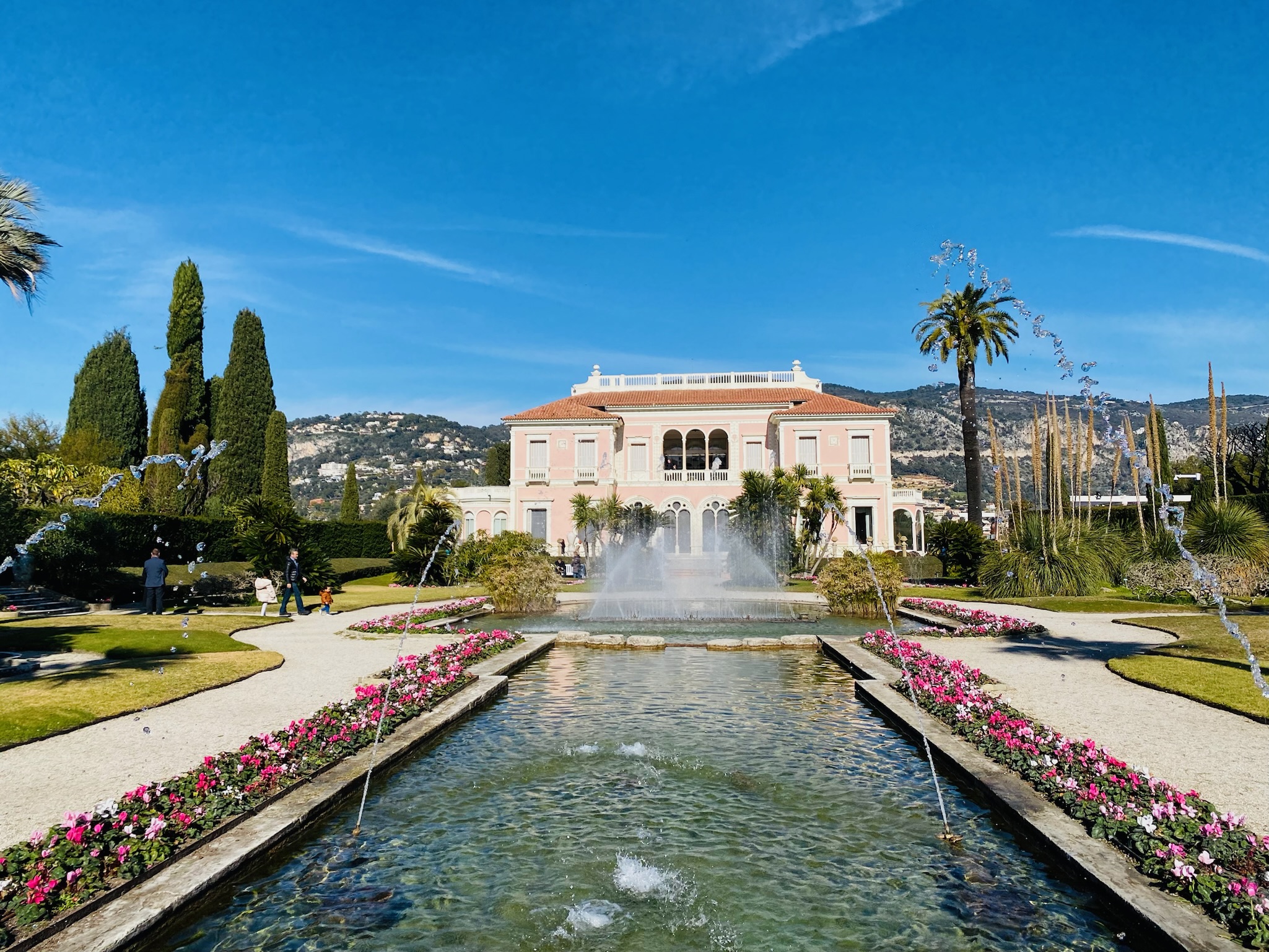 ロスチャイルド家 ロスチャイルド家の豪邸 ワデズドン・マナーを征く - Onlineジャーニー