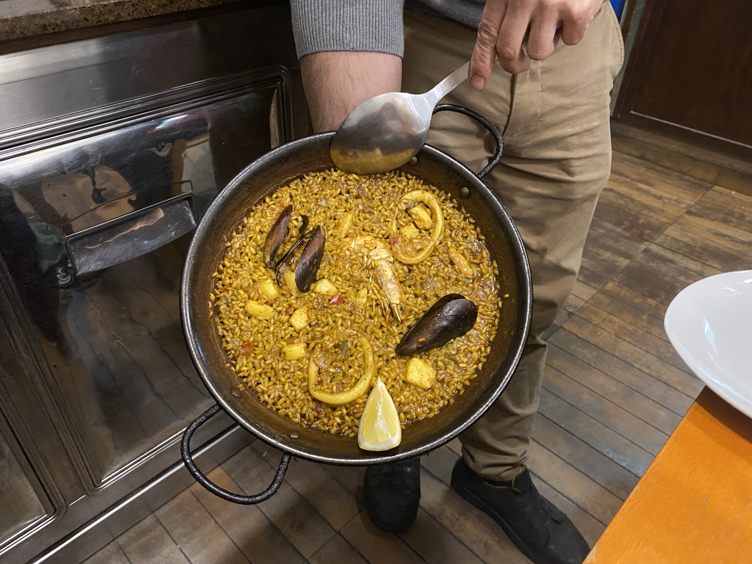 🇪🇸ボリューム満点！超オススメ！絶品スペイン料理店「Xorús」inバルセロナ - 旅時々ワイン