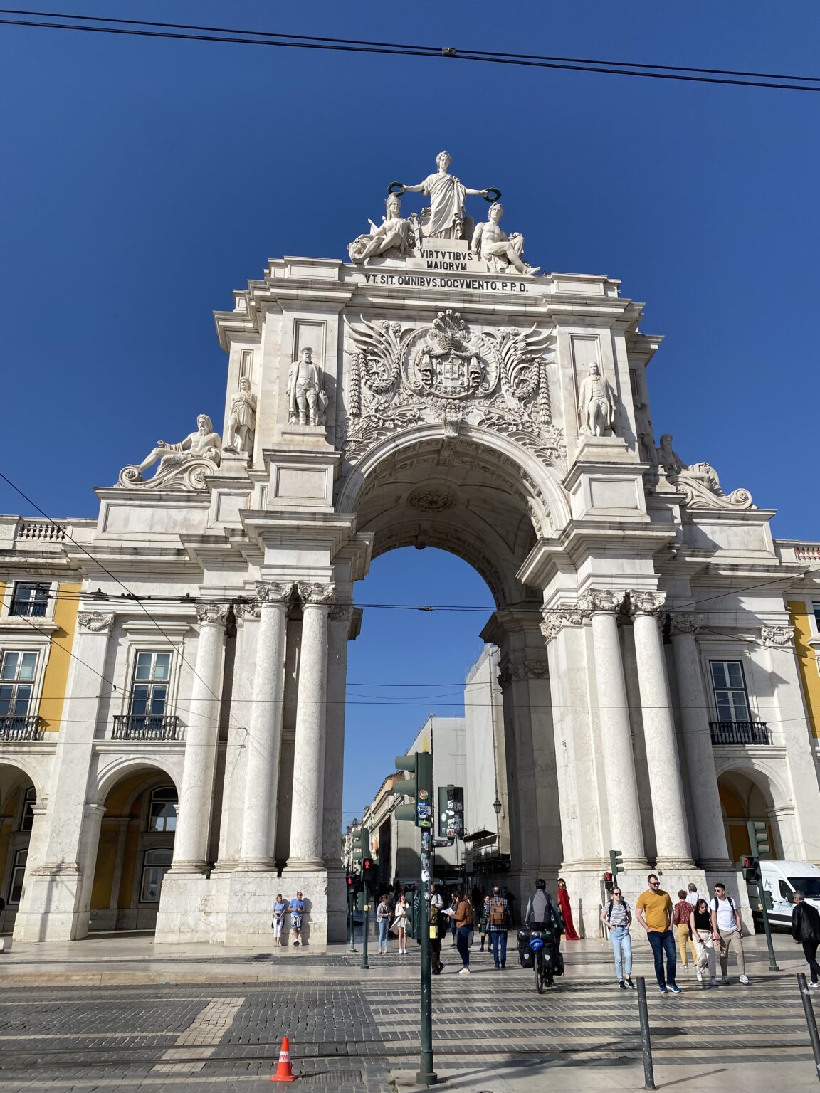 コメルシオ広場にある凱旋門「Arco da Rua Augusta（アルコ・ダ・ルア・アウグスタ）」って登れるって知ってた！？ - 旅時々ワイン