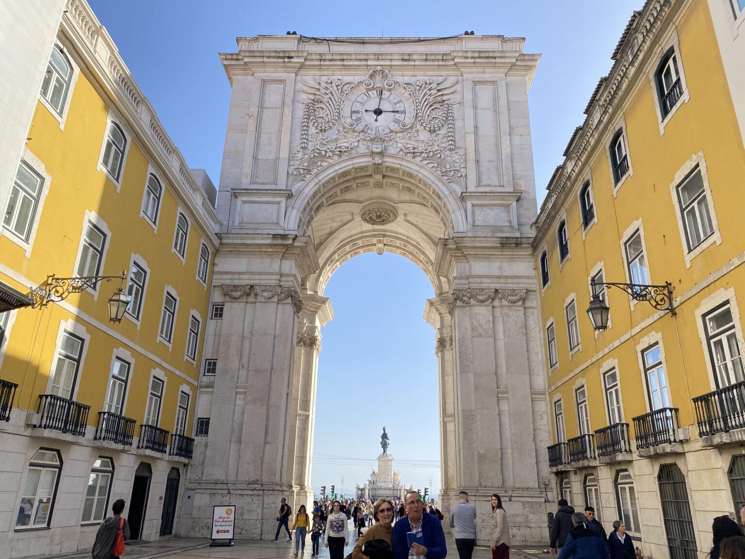 コメルシオ広場にある凱旋門「Arco da Rua Augusta（アルコ・ダ・ルア・アウグスタ）」って登れるって知ってた！？ - 旅時々ワイン