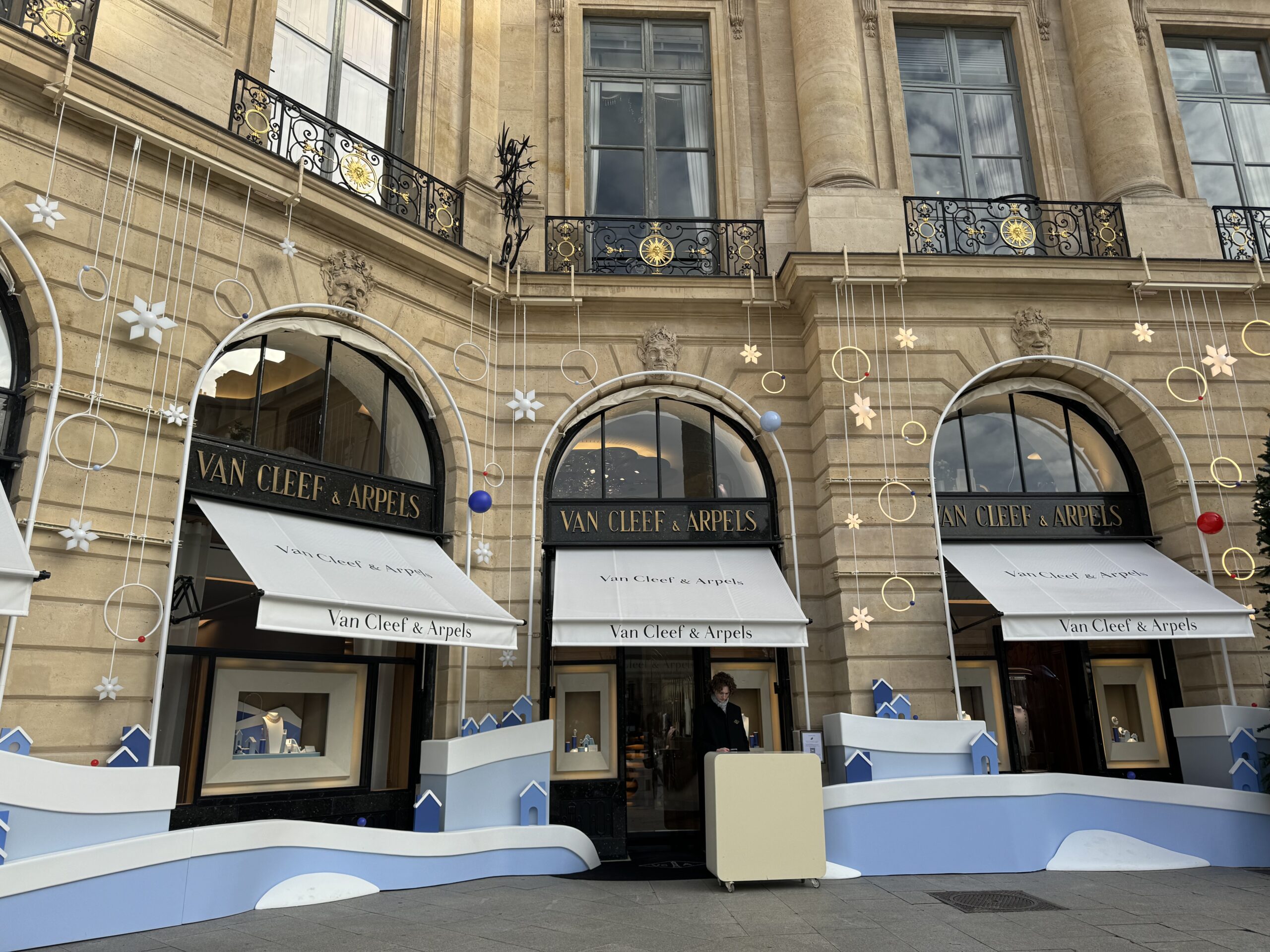 【パリ本店限定】未開封Van Cleef & Arpels 22 Vendôme パリ本店限定】未開封Van Cleef & Arpels 22 Vendôme Exhibition “Van