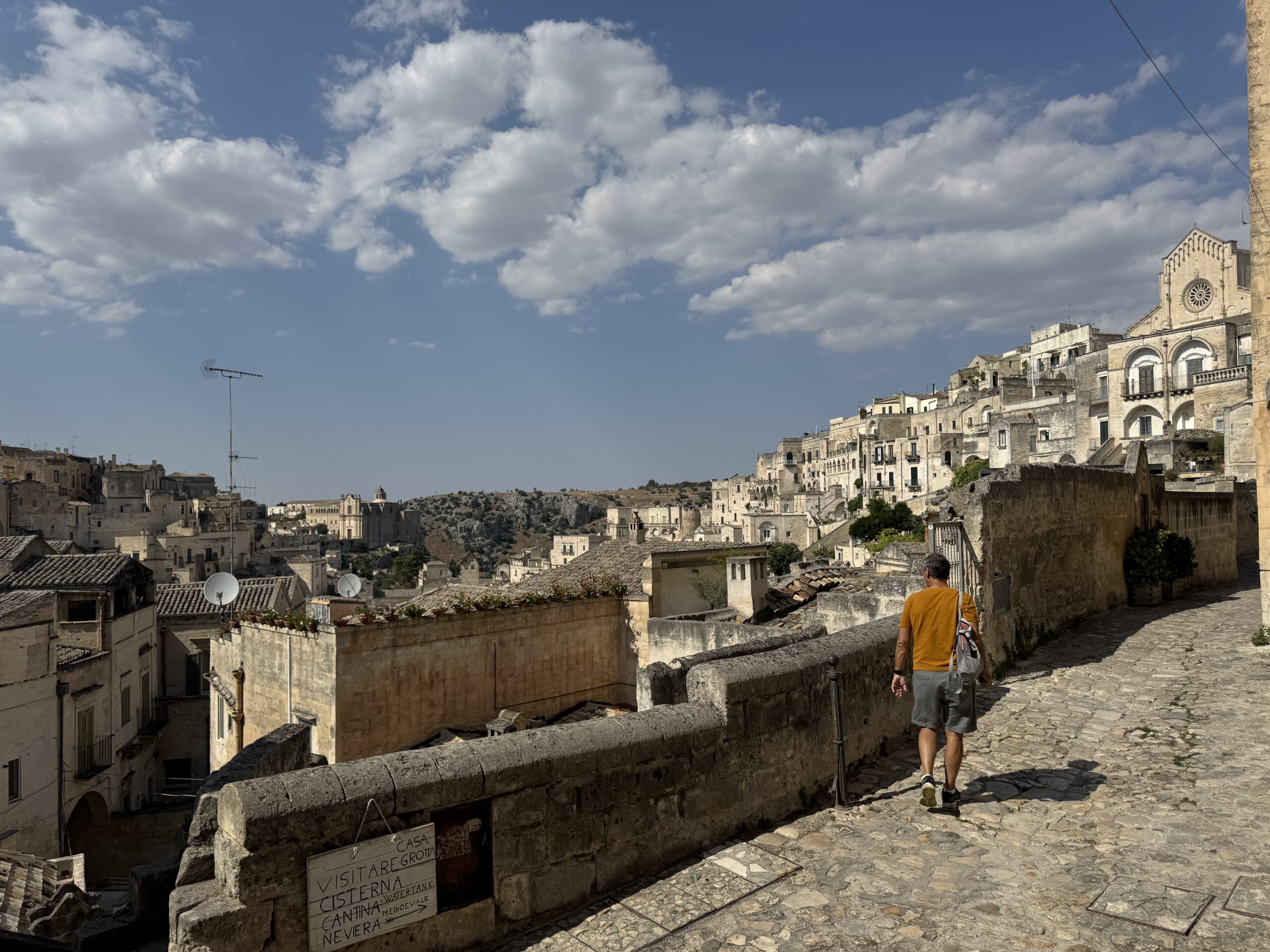 🇮🇹衝撃の景色！世界遺産の街「Matera（マテーラ）」散策 - 旅時々ワイン
